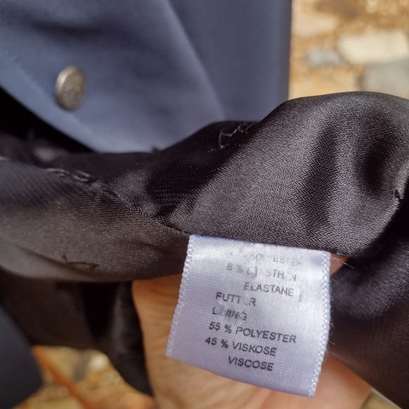 Isabell Werth gabardine 4 button dressage or hunt coat, tailored, shoulder pads - Picture 6 of 13